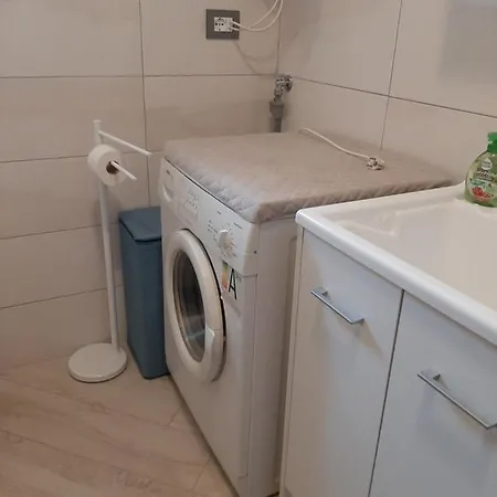 Anto Vicino Al Ai Servizi Al Centro *